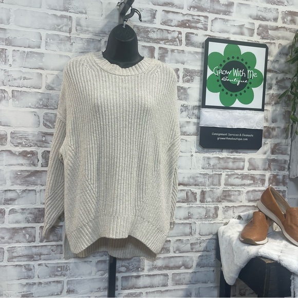 American Eagle Outfitters Cream Crew Neck Sweater - Picture 1 of 9